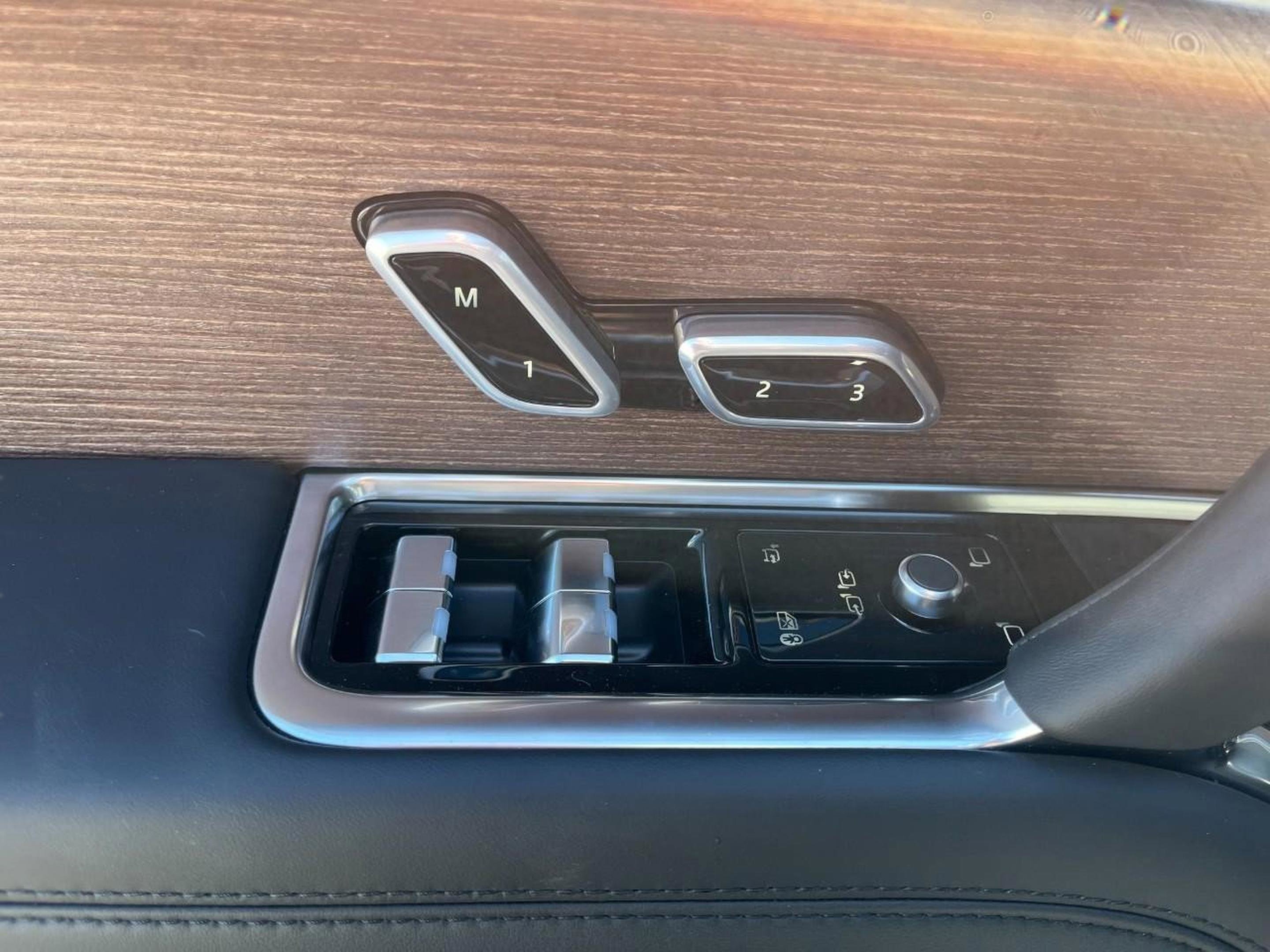 New 2025 Land Rover Range Rover SE image 30