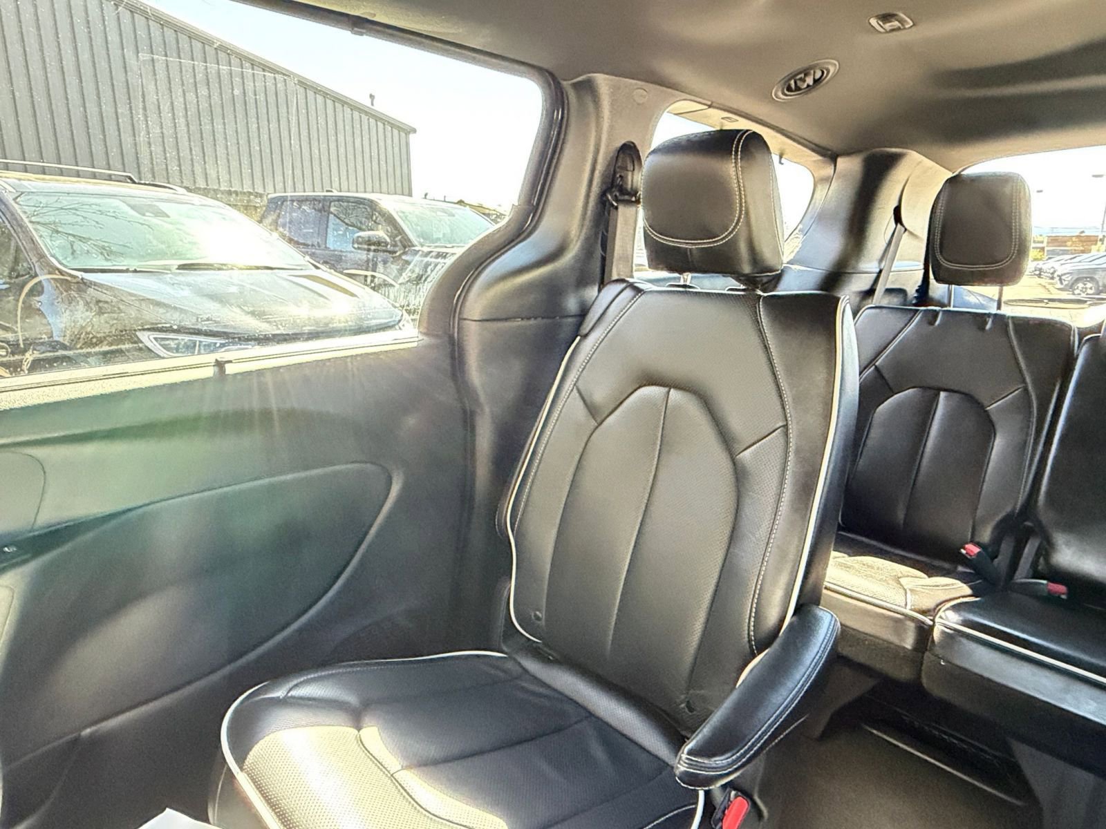 Used 2025 Chrysler Pacifica Limited image 39