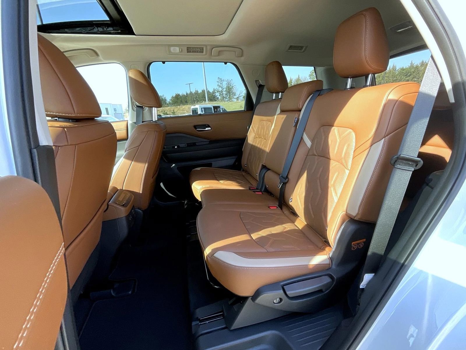 New 2026 Nissan Pathfinder Platinum AWD/4WD image 19