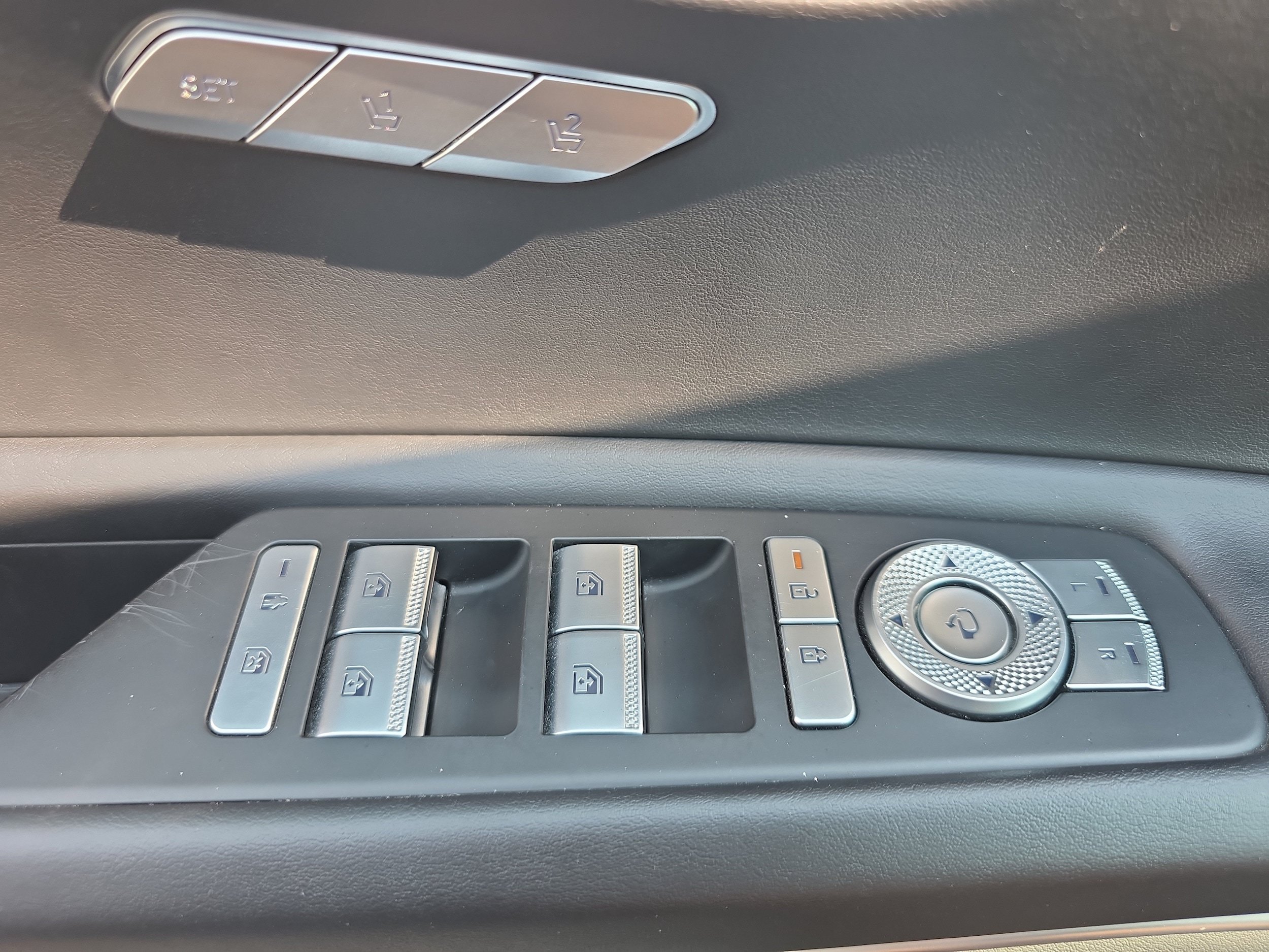 Used 2025 Genesis GV80 2.5T Standard AWD/4WD image 32