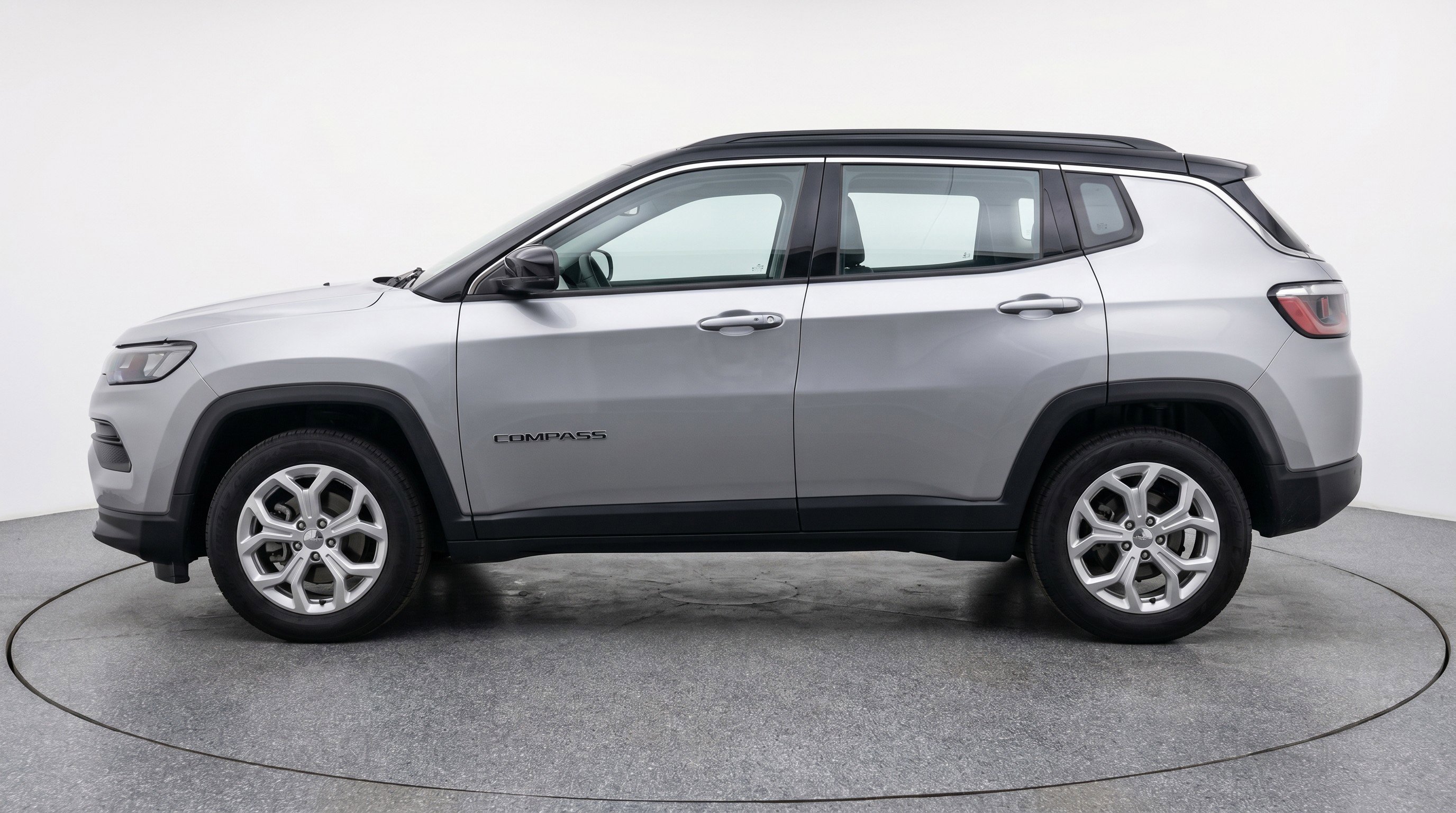 Used 2025 Jeep Compass Latitude AWD/4WD image 5