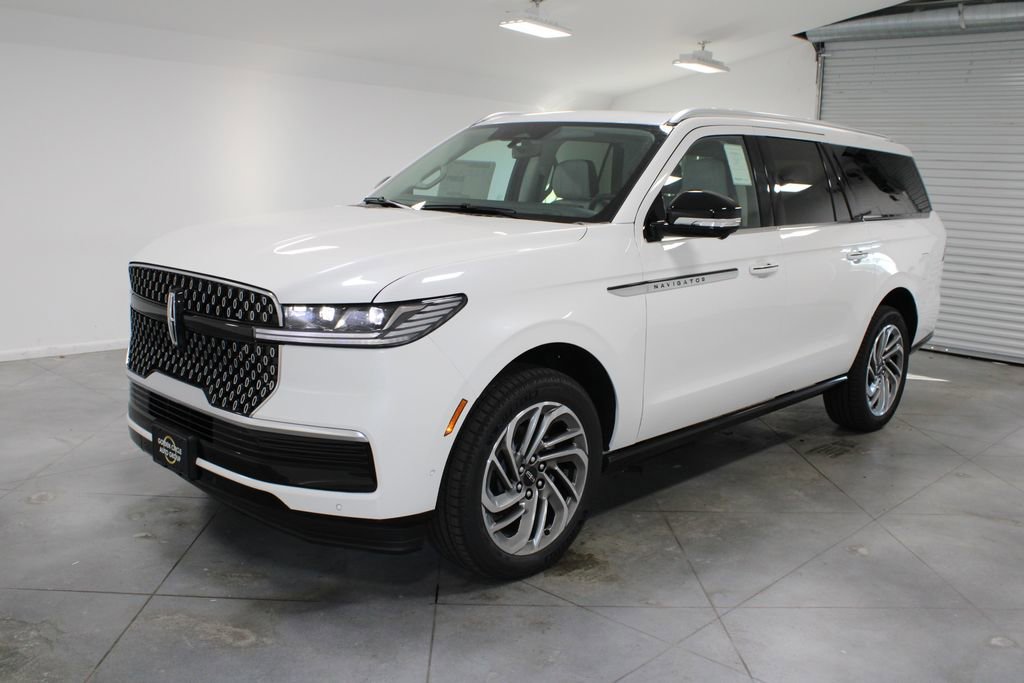 New 2025 Lincoln Navigator L Reserve image 3