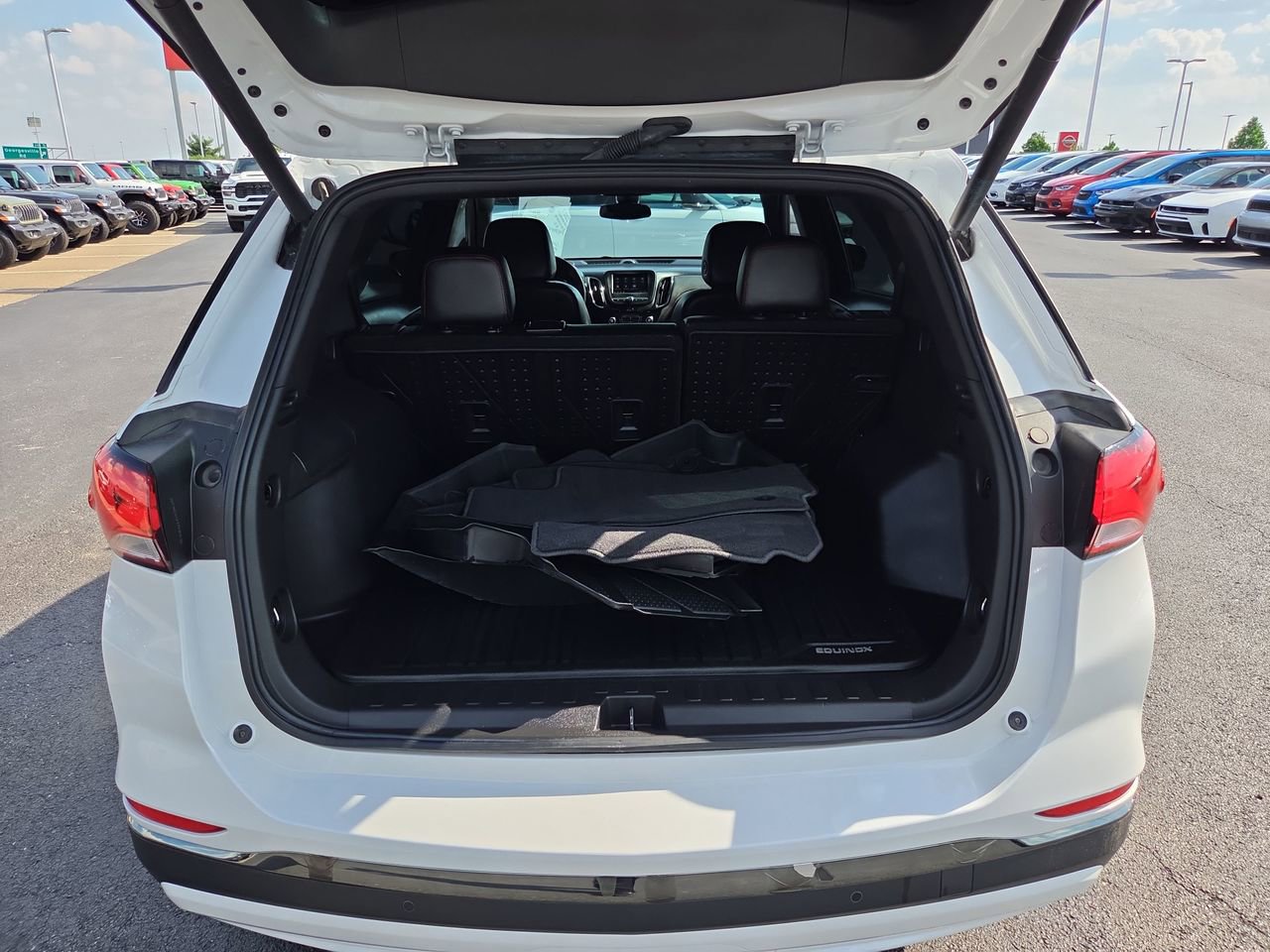 Used 2022 Chevrolet Equinox RS FWD image 12