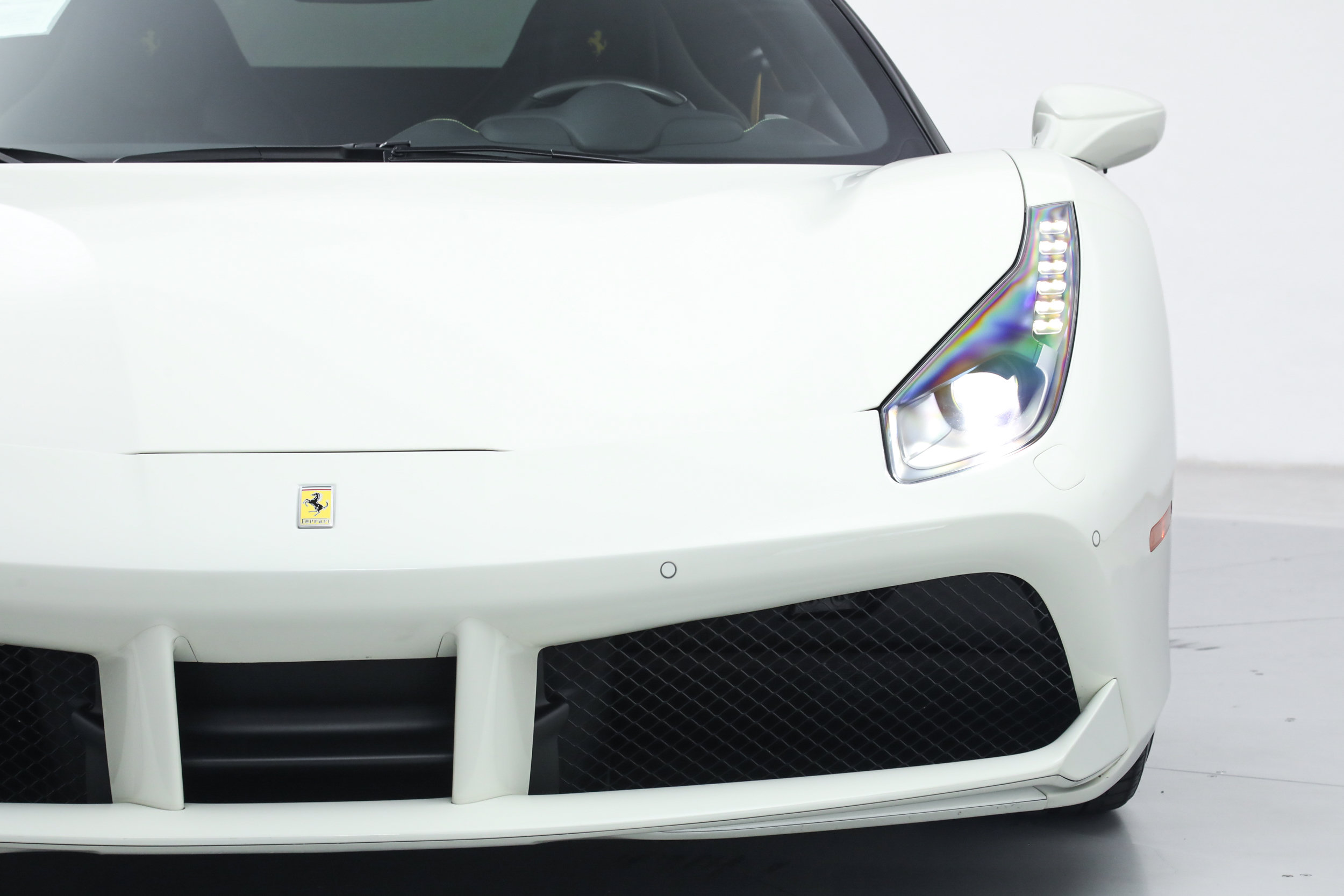 Used 2017 Ferrari 488 GTB RWD image 13