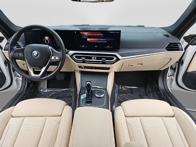 Used 2022 BMW i4 eDrive40 w/ Premium Package RWD image 9