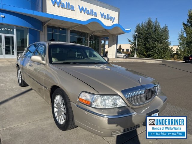 Used 2004 Lincoln Town Car Signature