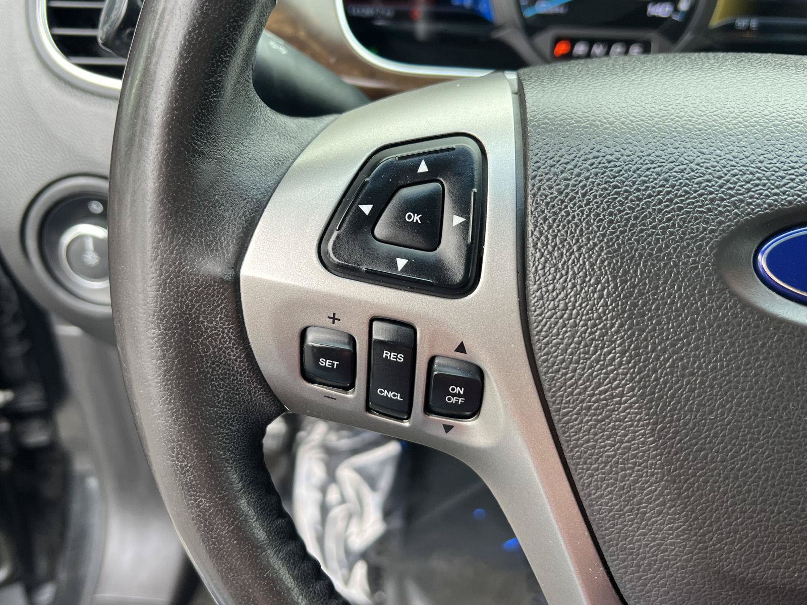 Used 2015 Ford Taurus Limited FWD image 29