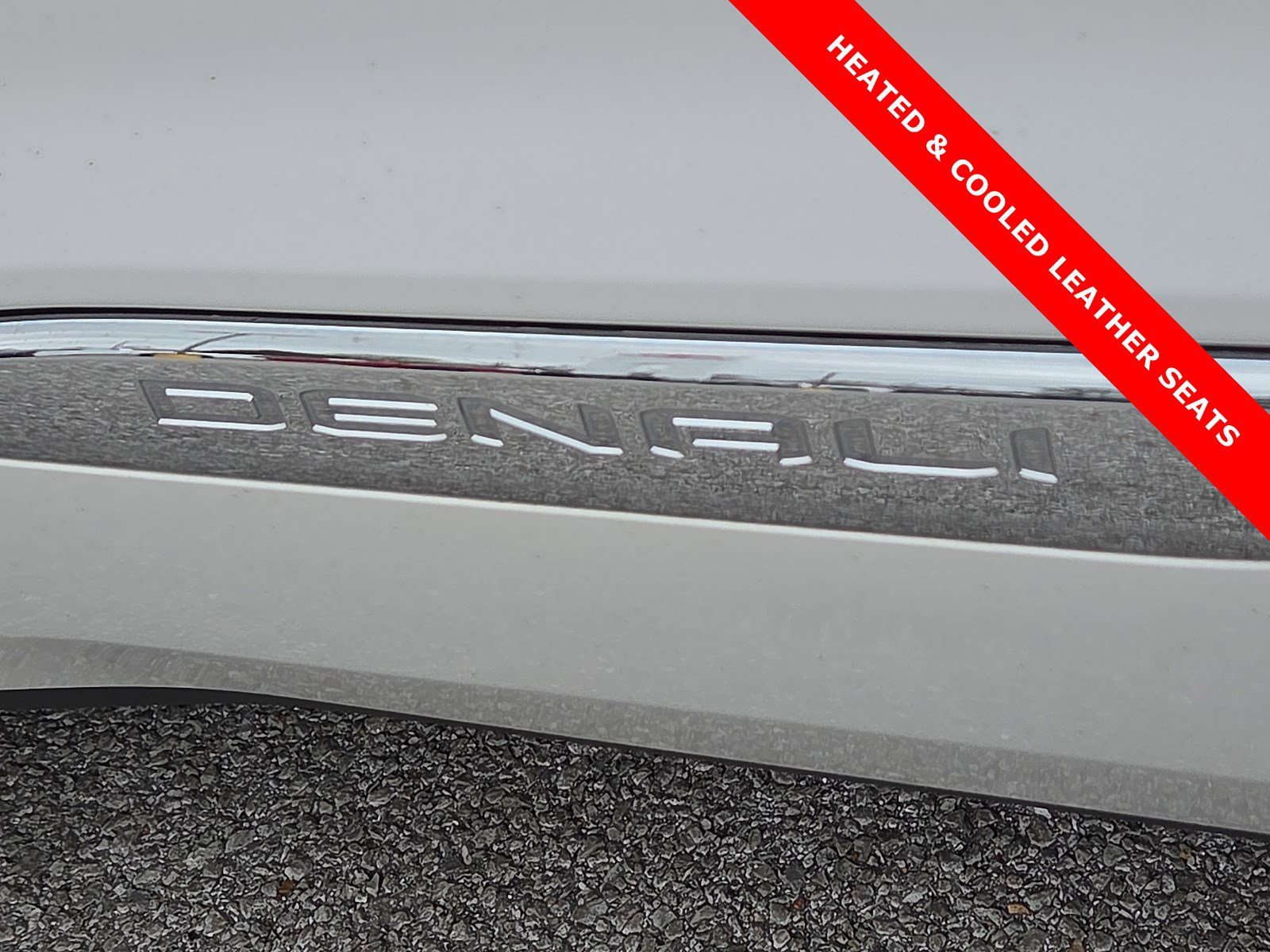 Used 2020 GMC Acadia Denali w/ Trailering Package image 8