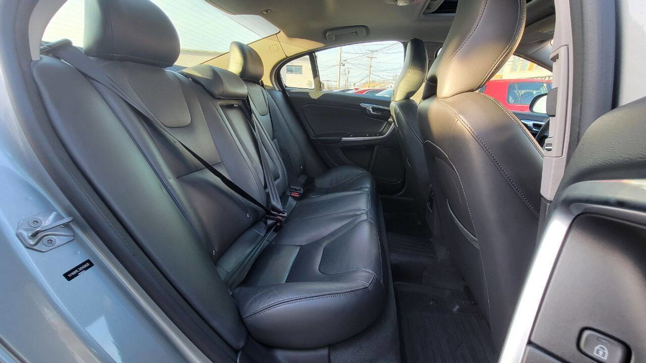Used 2017 Volvo S60 T5 Dynamic image 24