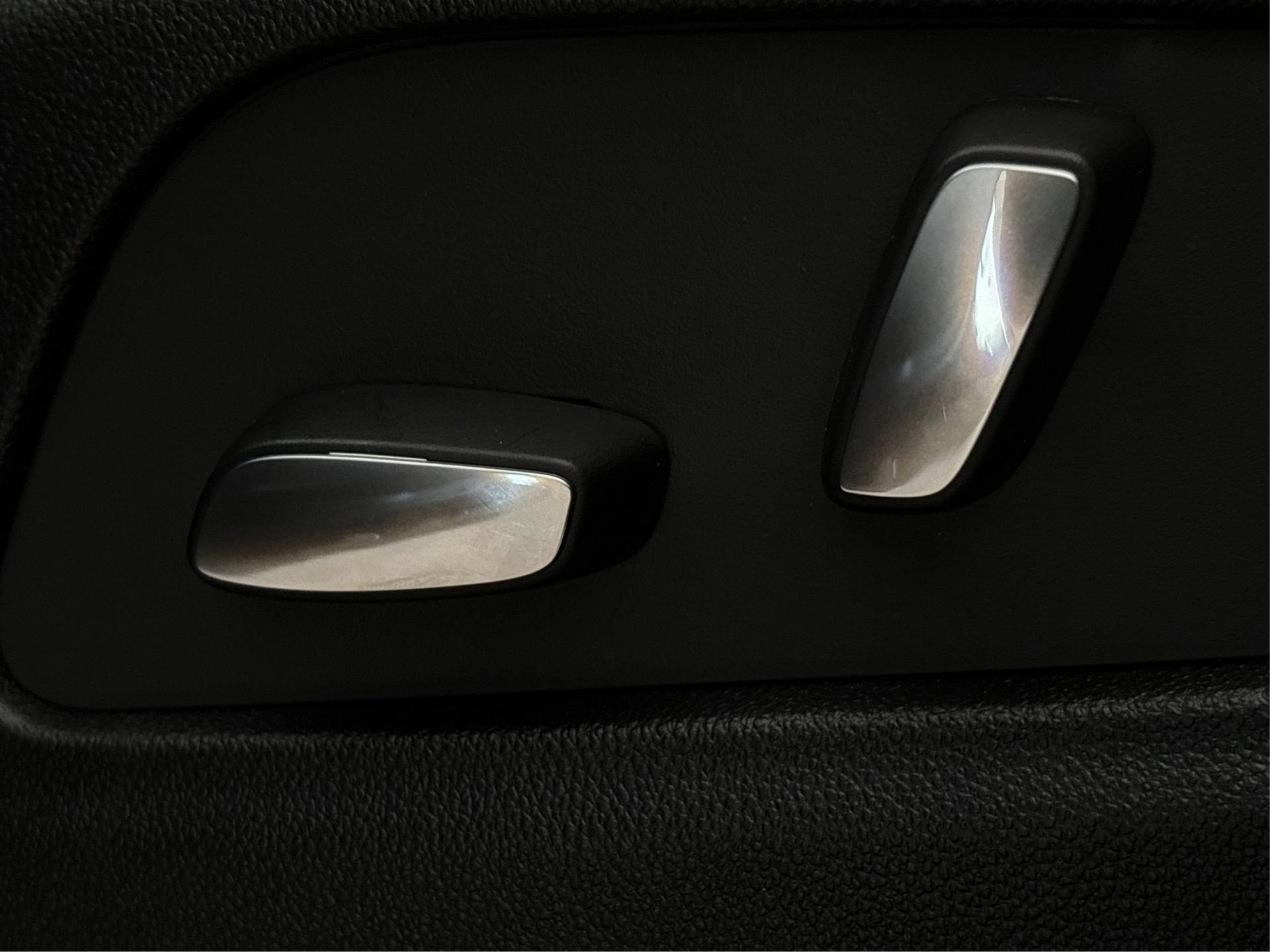 New 2025 Cadillac XT5 Luxury image 32