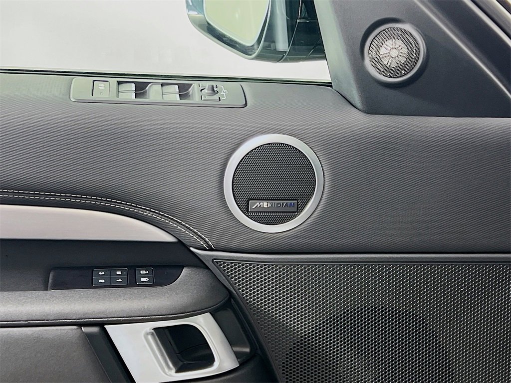 Certified 2024 Land Rover Discovery Dynamic SE image 19