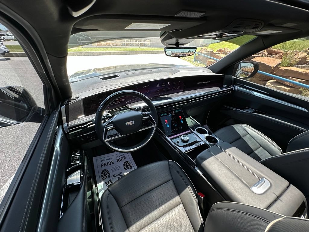 Used 2025 Cadillac Escalade Sport RWD image 13