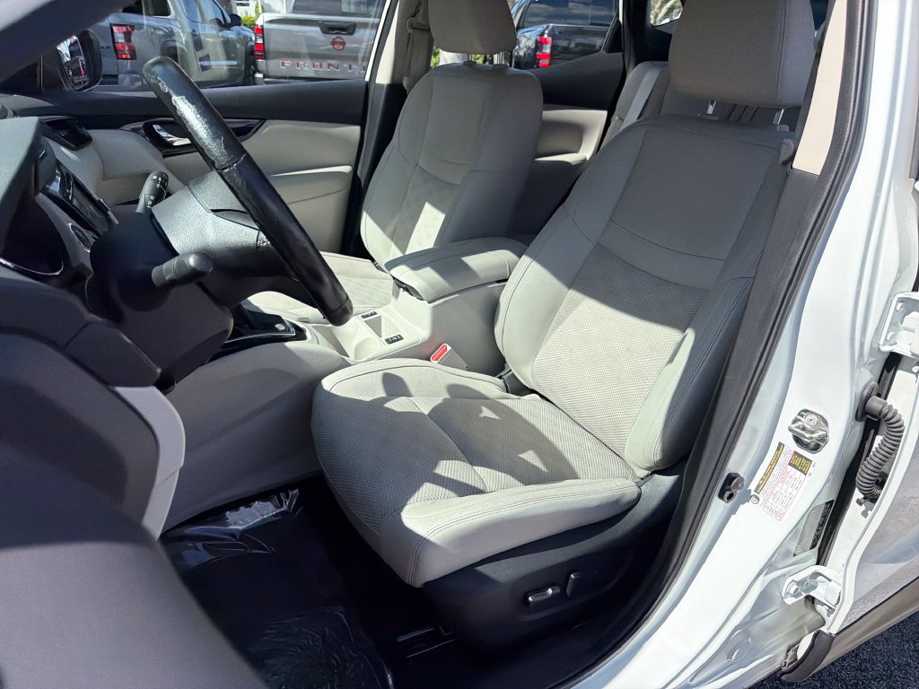 Used 2022 Nissan Rogue Sport SV w/ Technology Package FWD image 31