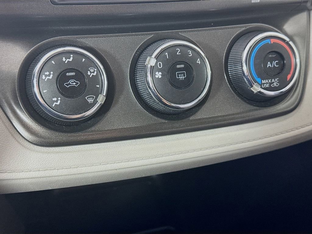 Used 2015 Toyota RAV4 LE image 17