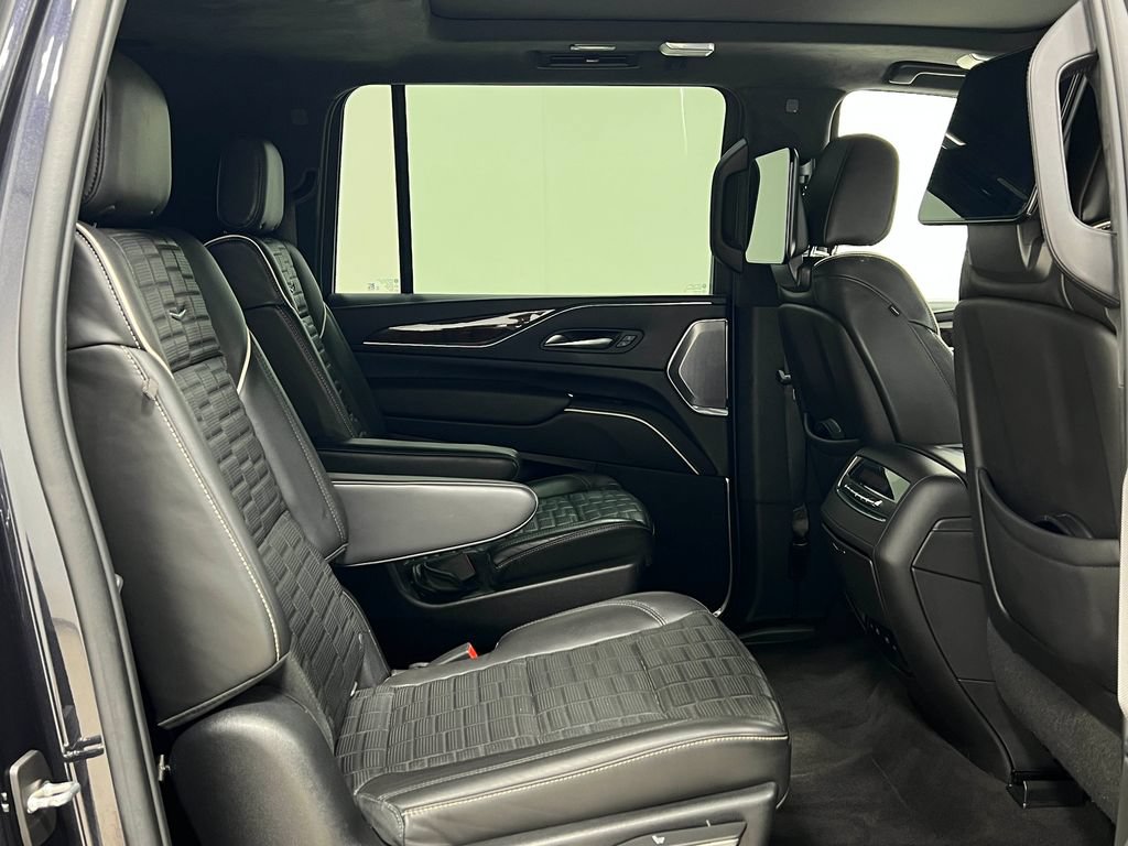 Used 2022 Cadillac Escalade ESV Sport Platinum AWD/4WD image 38
