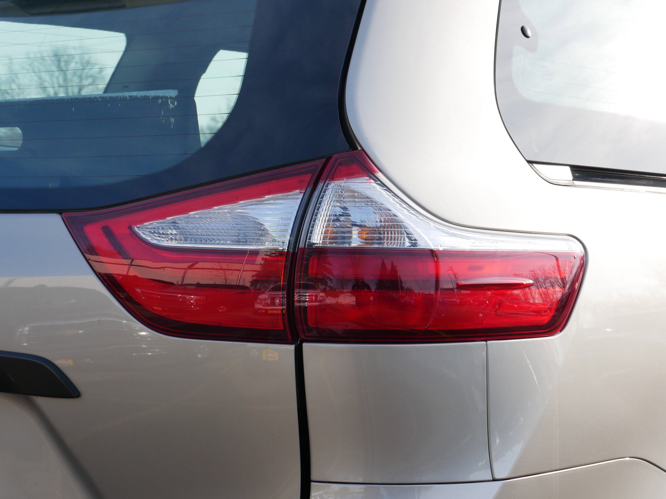 Used 2015 Toyota Sienna L image 18