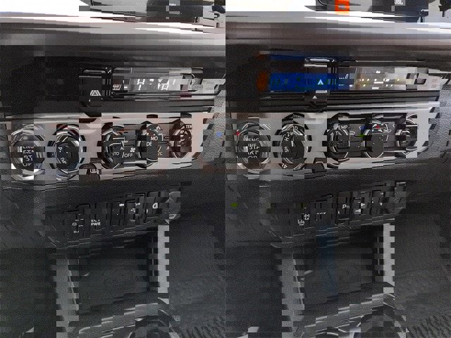 Used 2017 Toyota Tacoma Limited image 25