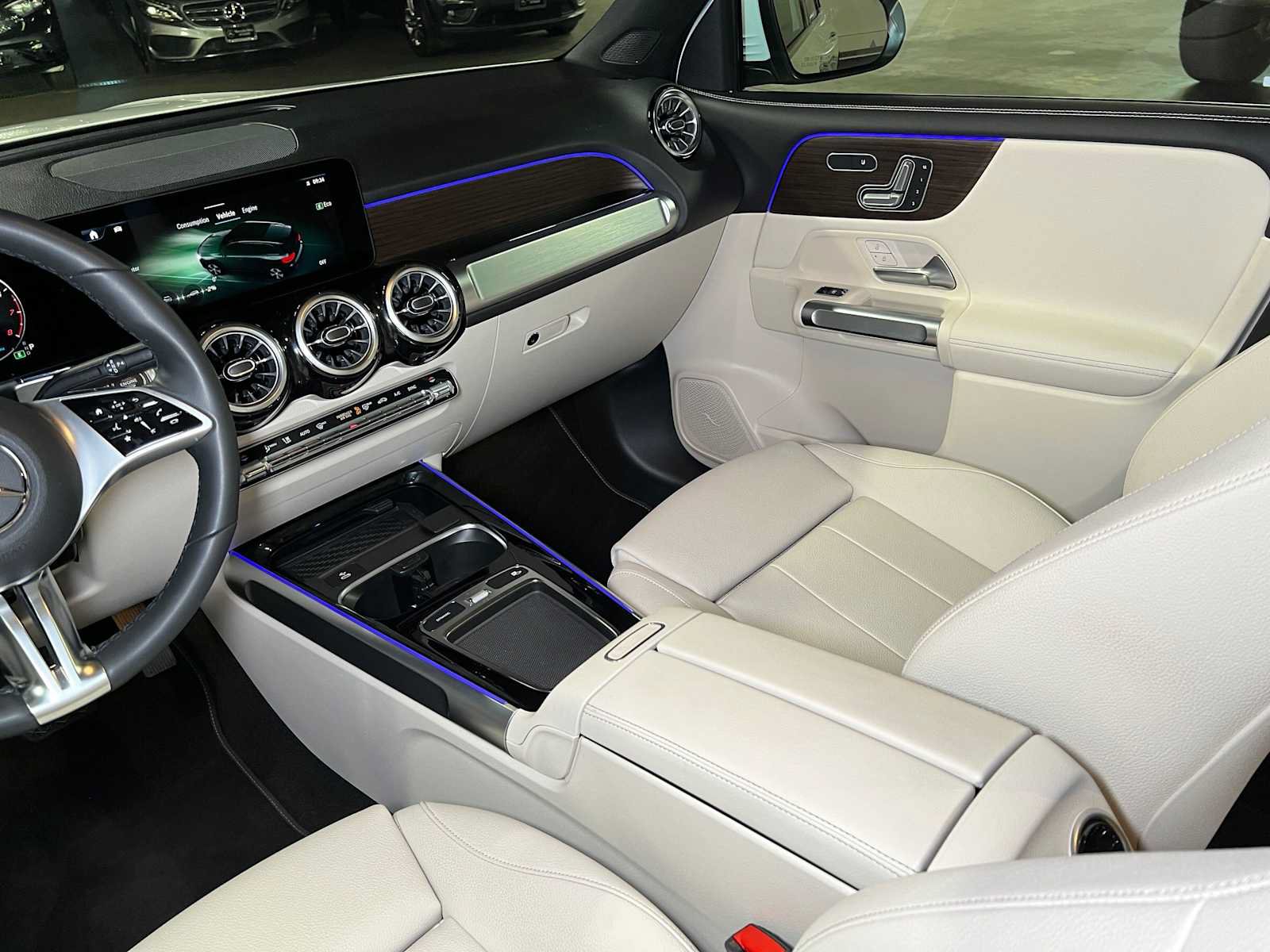 Certified 2026 Mercedes-Benz GLB 250 4MATIC image 43