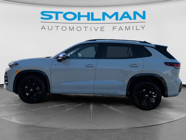 Used 2026 Volkswagen Tiguan SE R-Line AWD/4WD image 8