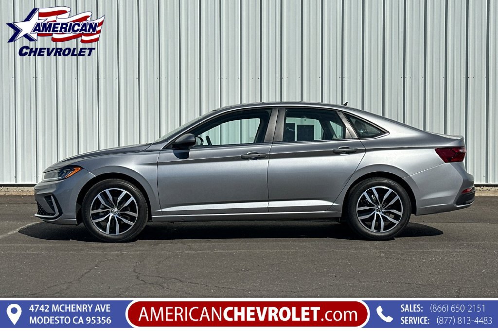 Used 2025 Volkswagen Jetta SE FWD image 7