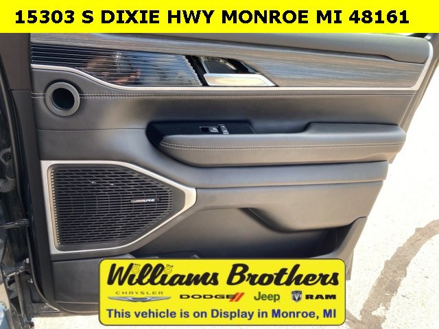 Used 2024 Jeep Wagoneer Series II w/ Flexible Seating Group image 20