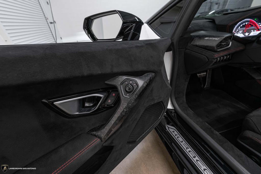 Used 2019 Lamborghini Huracan Performante AWD/4WD image 36