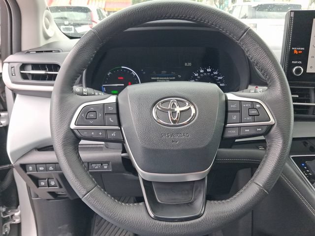 Used 2025 Toyota Sienna XLE w/ XLE Plus Package FWD image 15