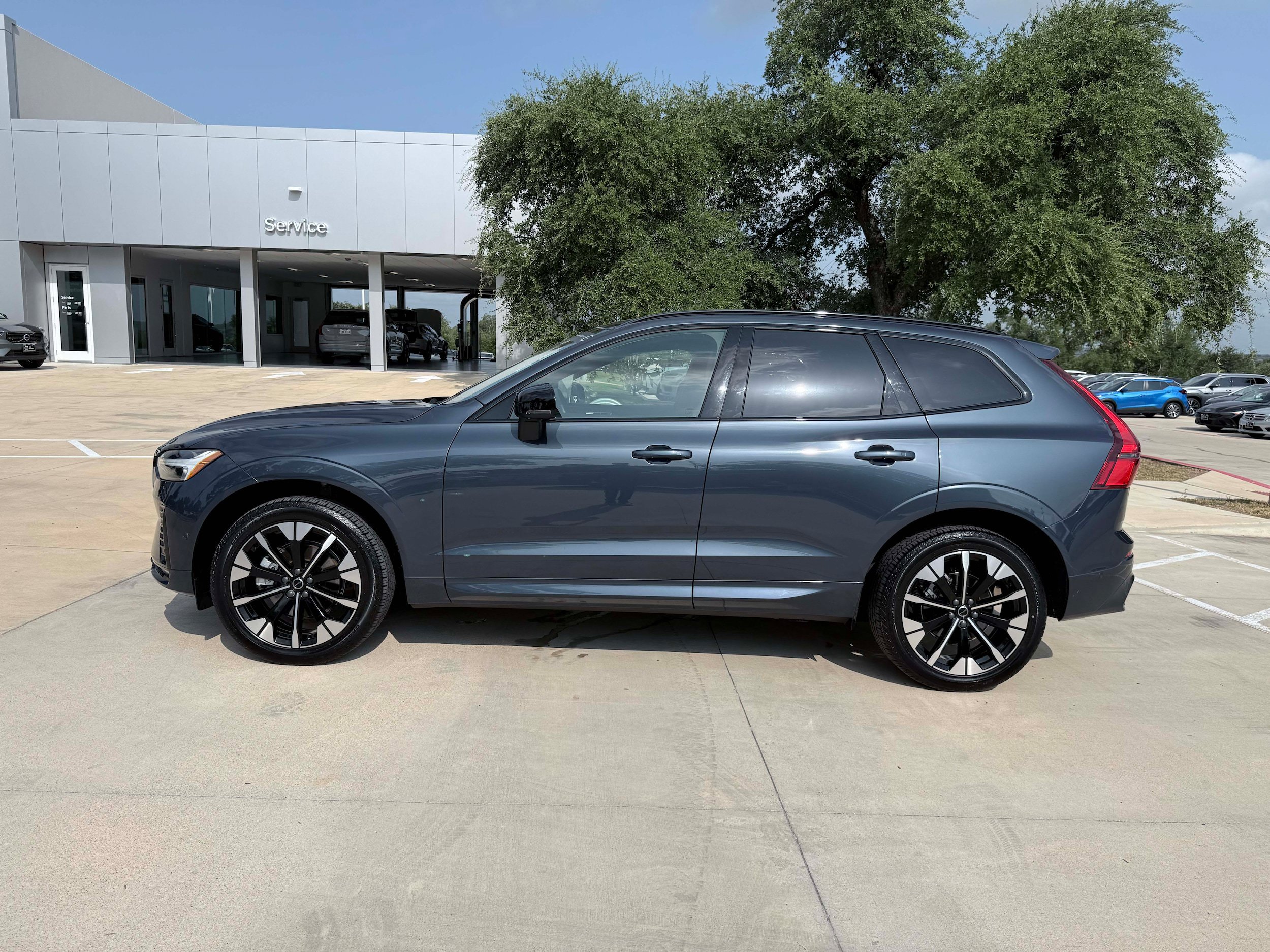 Certified 2026 Volvo XC60 B5 Plus AWD/4WD image 3