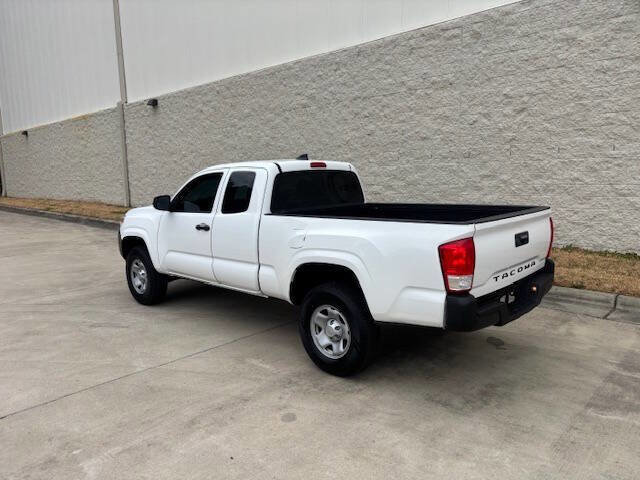 Used 2016 Toyota Tacoma SR image 12