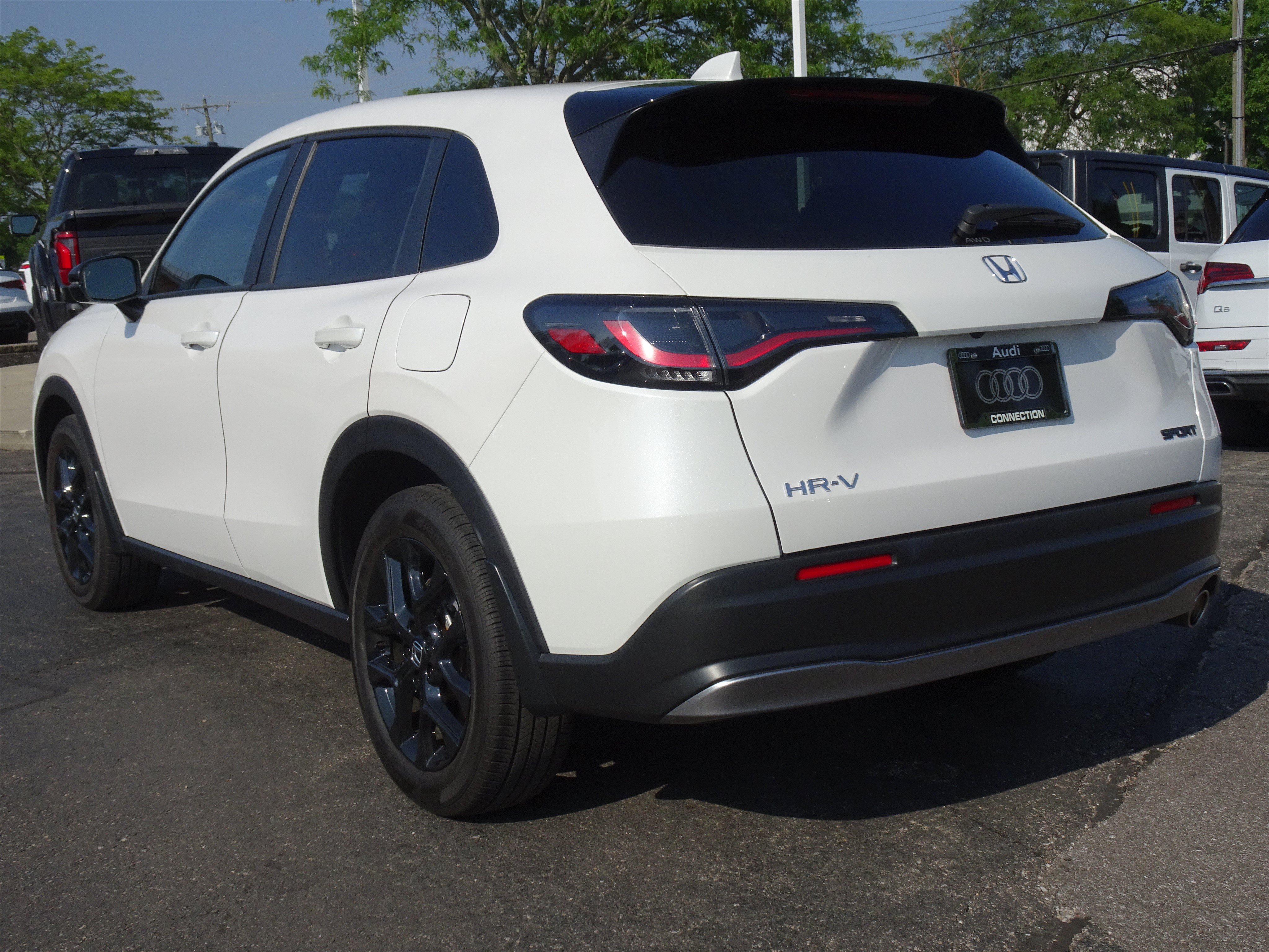 Used 2025 Honda HR-V Sport image 3