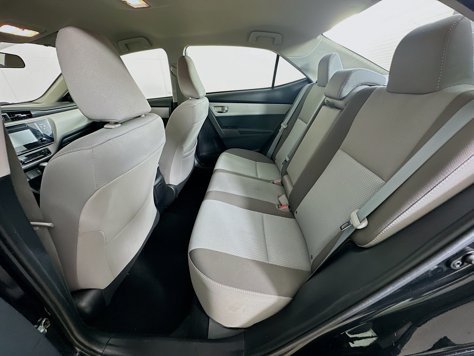 Used 2017 Toyota Corolla LE w/ Carpet Mat Package (TMS) FWD image 26