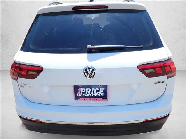 Used 2021 Volkswagen Tiguan SE w/ Panoramic Sunroof Package AWD/4WD image 3