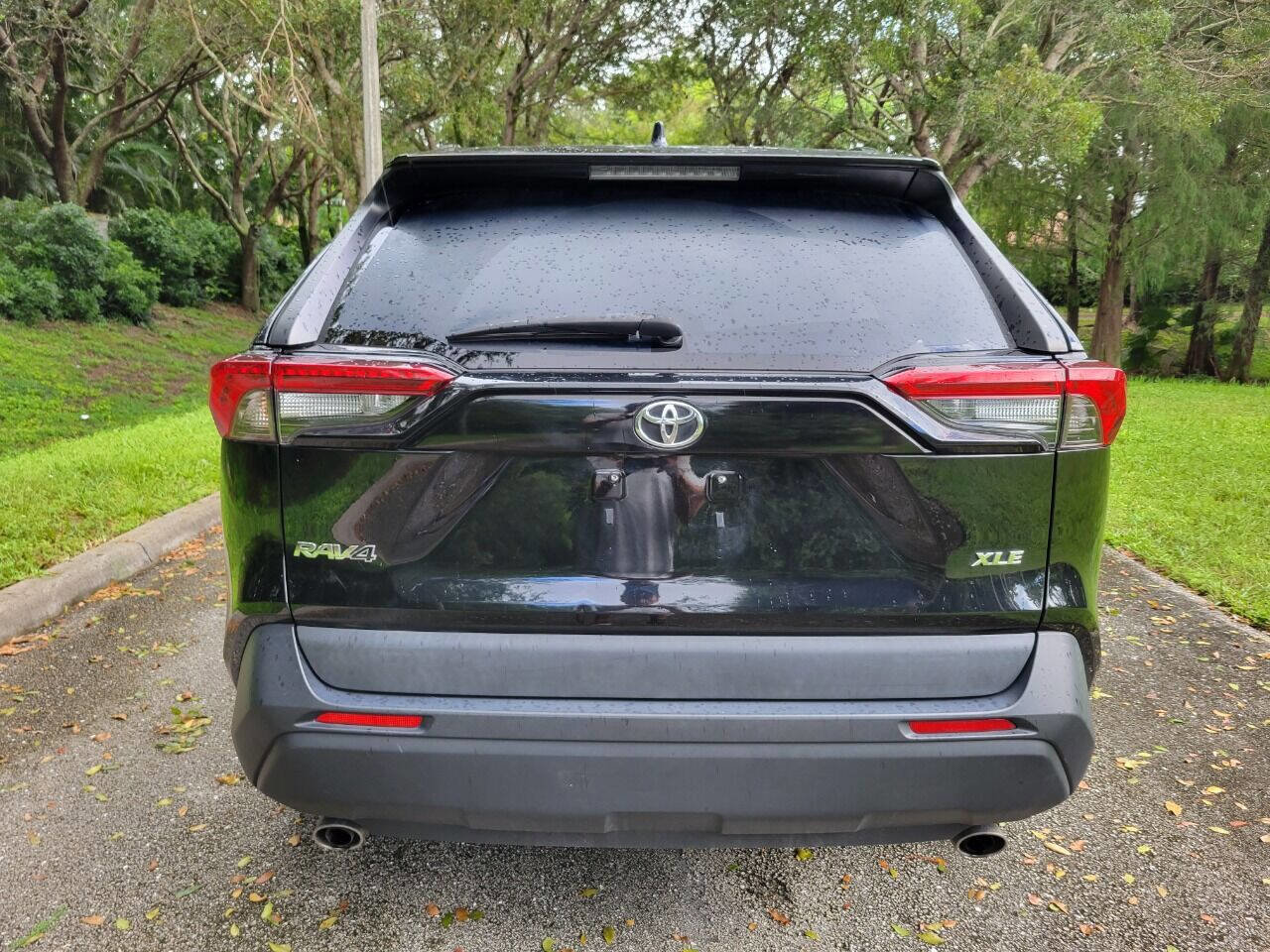 Used 2021 Toyota RAV4 XLE FWD image 6