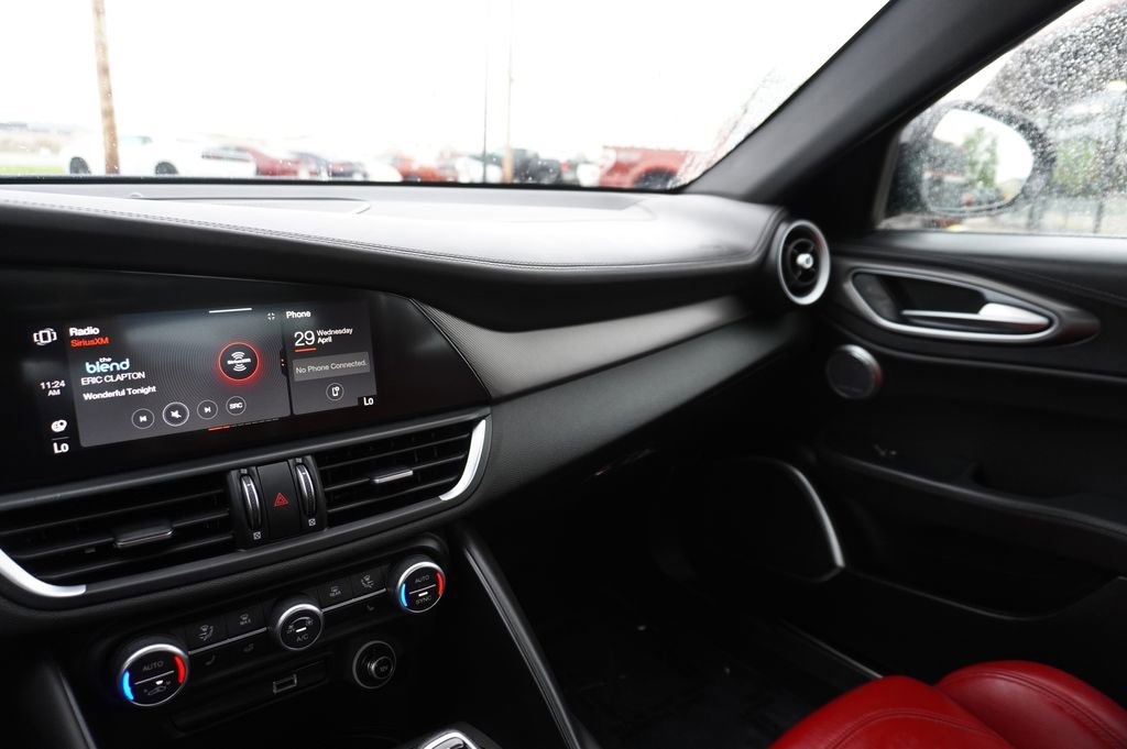 Used 2022 Alfa Romeo Giulia Veloce AWD/4WD image 20