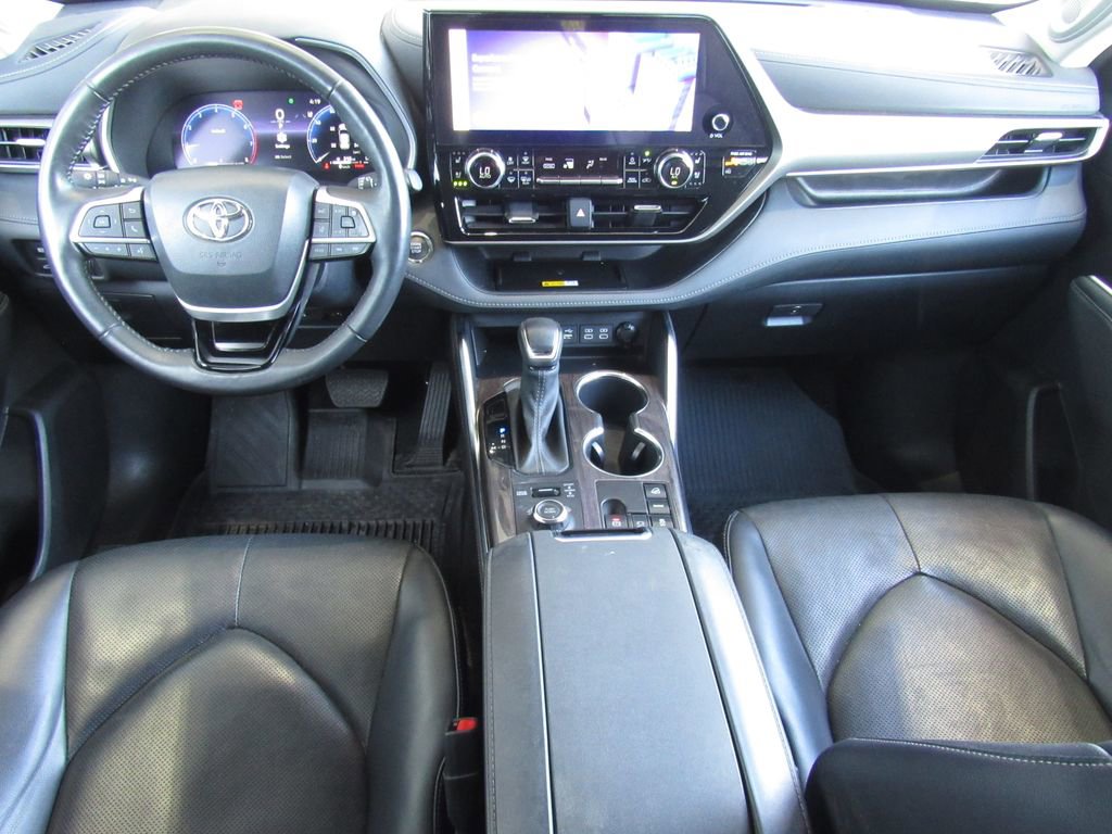 Used 2023 Toyota Highlander Limited image 34
