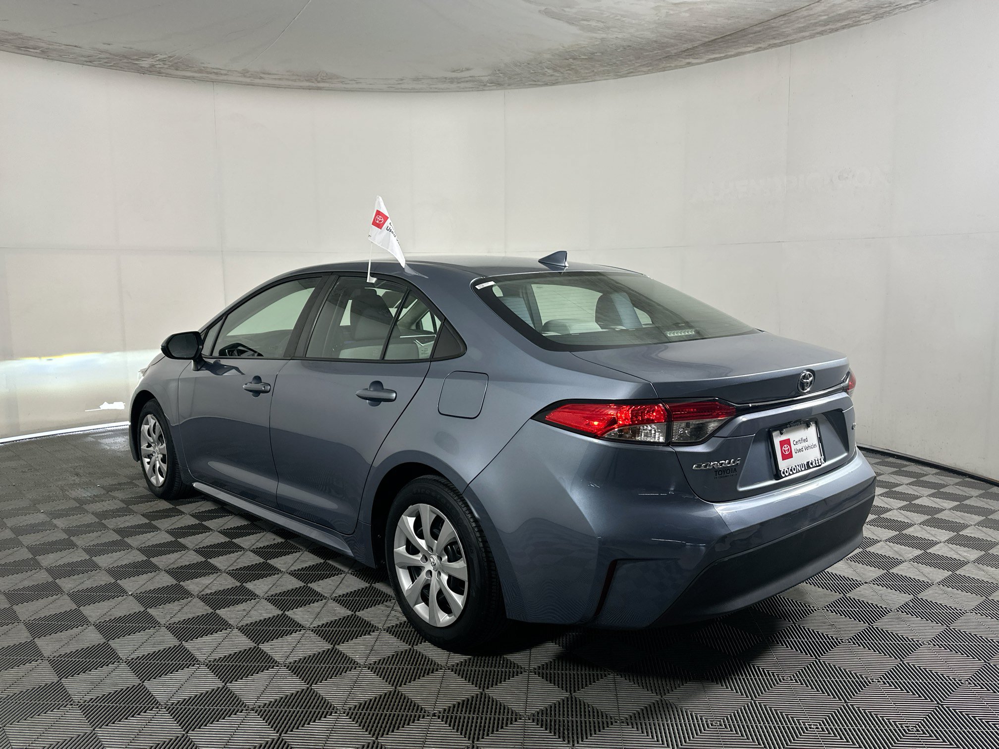 Used 2023 Toyota Corolla LE FWD image 5
