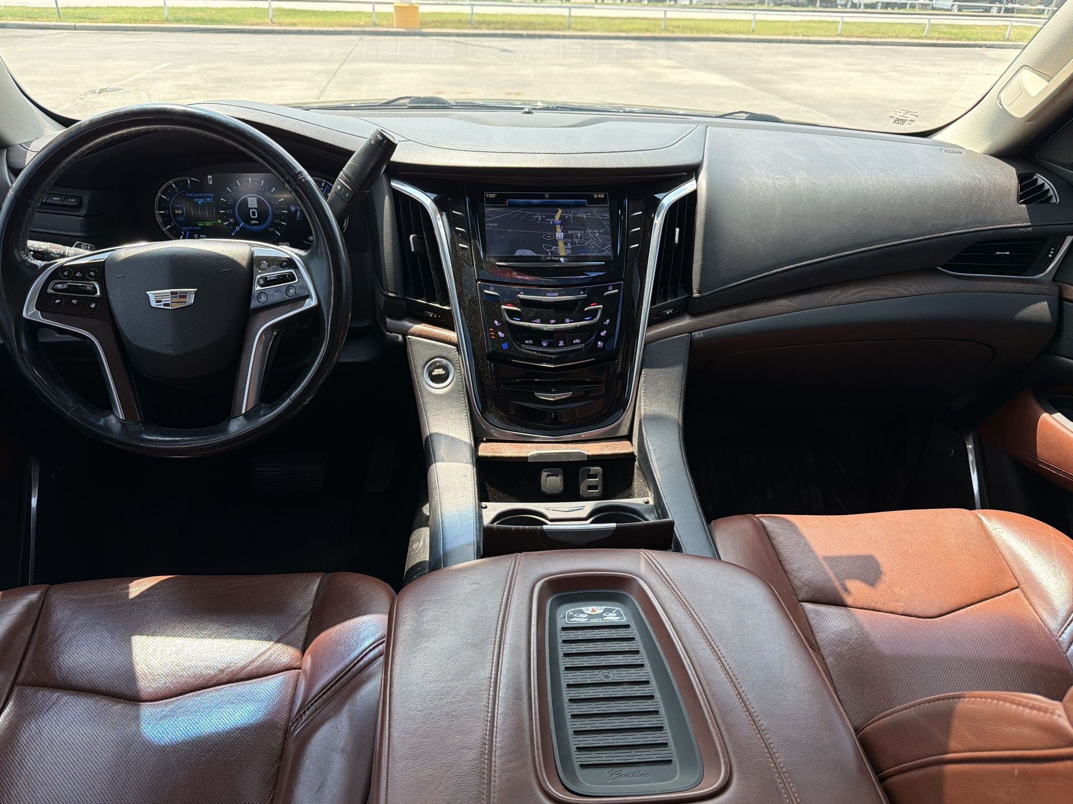 Used 2018 Cadillac Escalade Premium Luxury RWD image 16