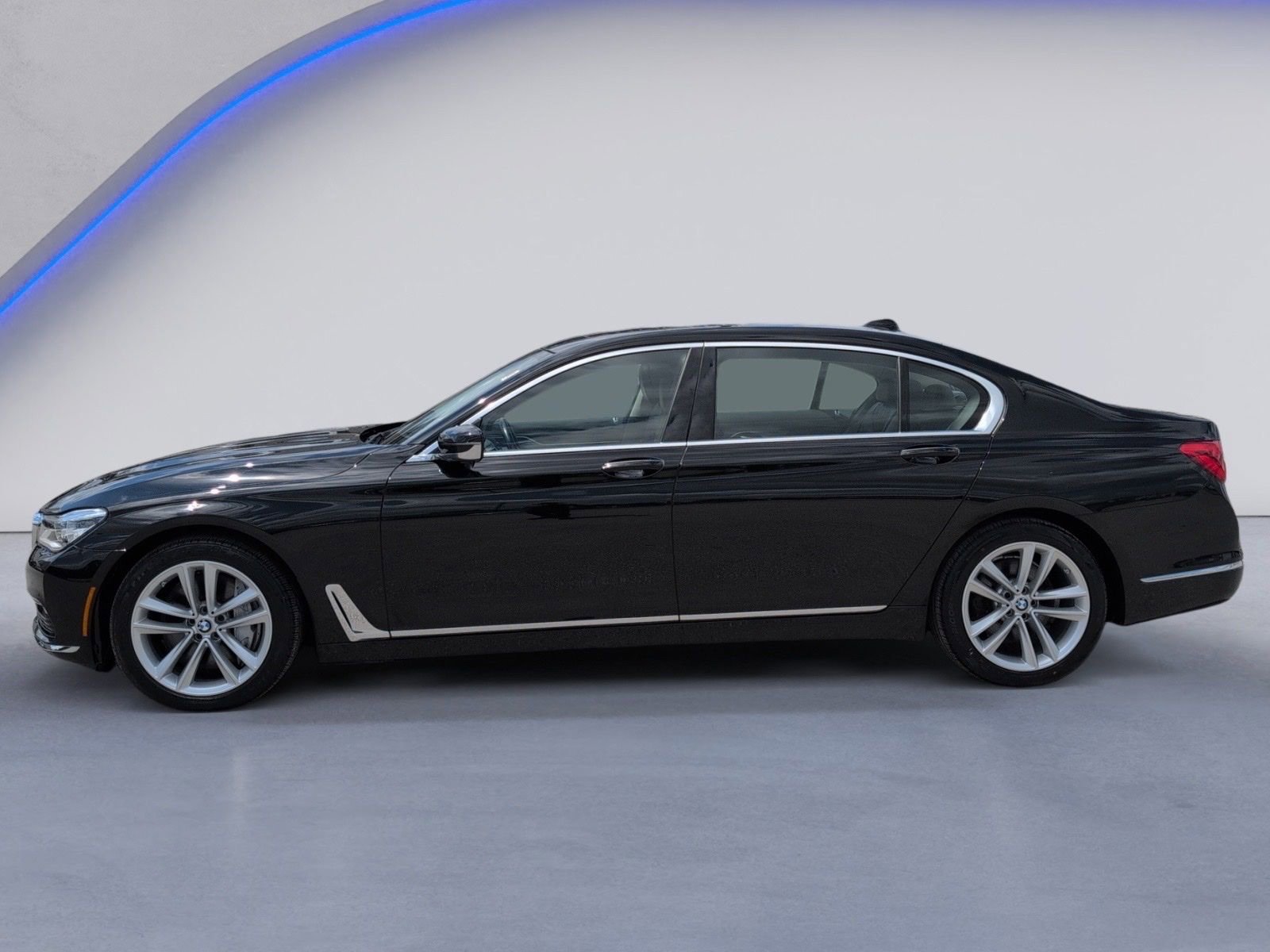 Used 2018 BMW 750i xDrive AWD/4WD image 12
