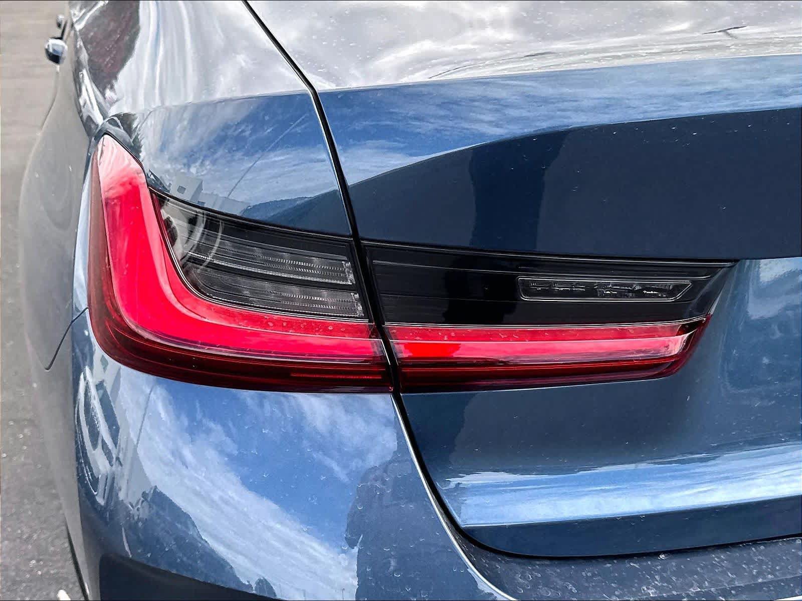 Used 2025 BMW 330i Sedan w/ Premium Package RWD image 23
