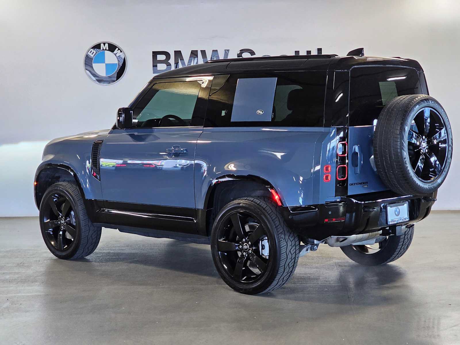 Used 2023 Land Rover Defender 90 X-Dynamic SE AWD/4WD image 4