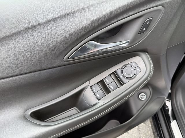 Used 2023 Buick Encore GX Select w/ Sport Touring Package FWD image 22
