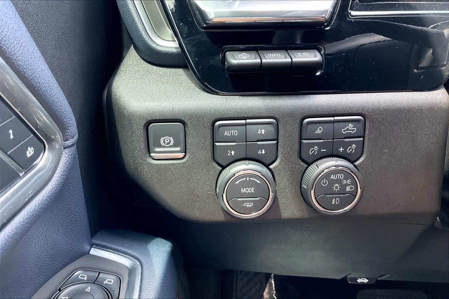 Used 2025 Chevrolet Silverado 2500 High Country w/ Technology Package AWD/4WD image 32