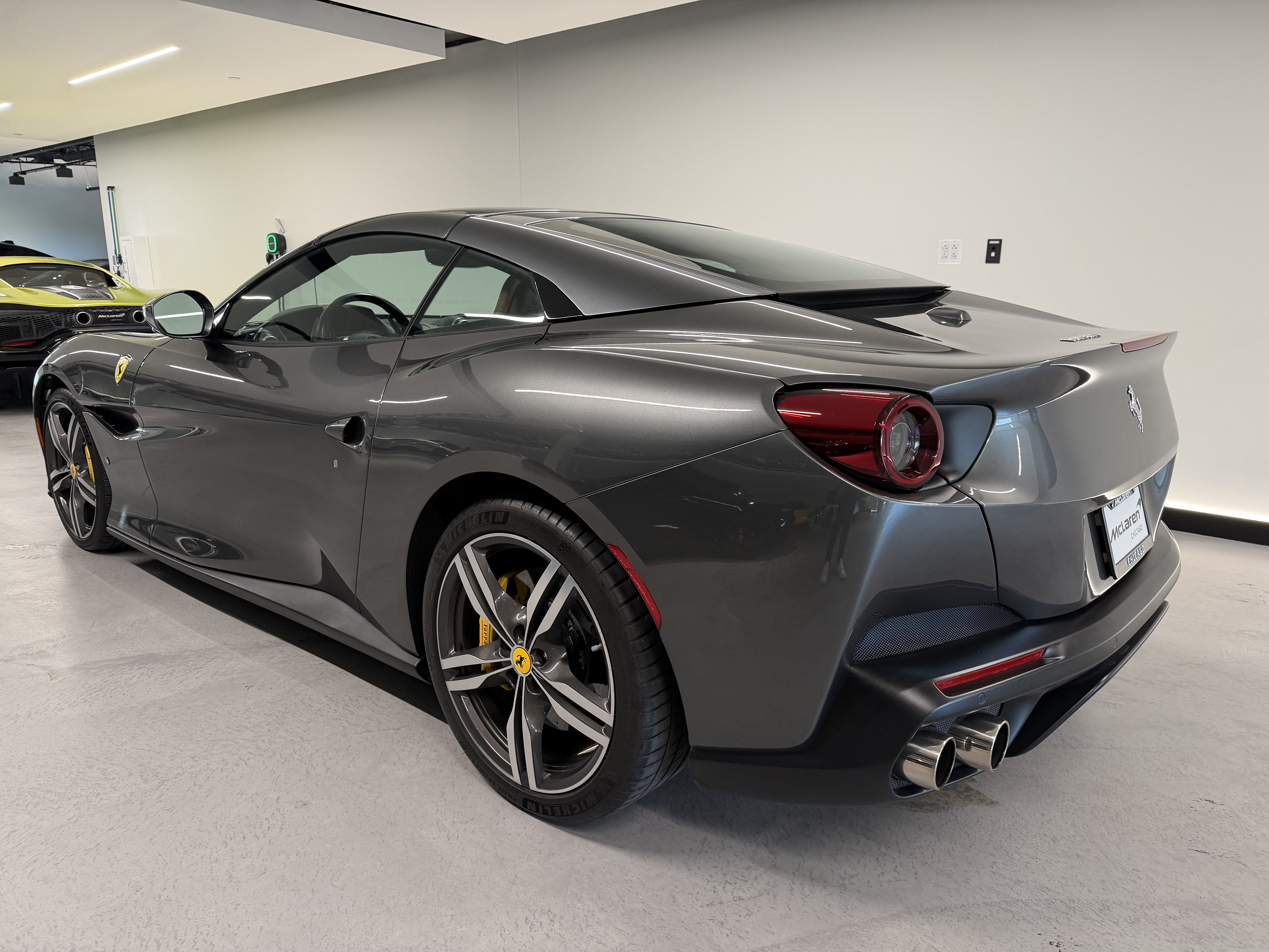 Used 2019 Ferrari Portofino RWD image 2