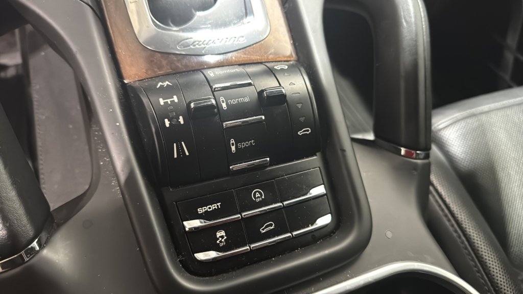 Used 2011 Porsche Cayenne Turbo image 19