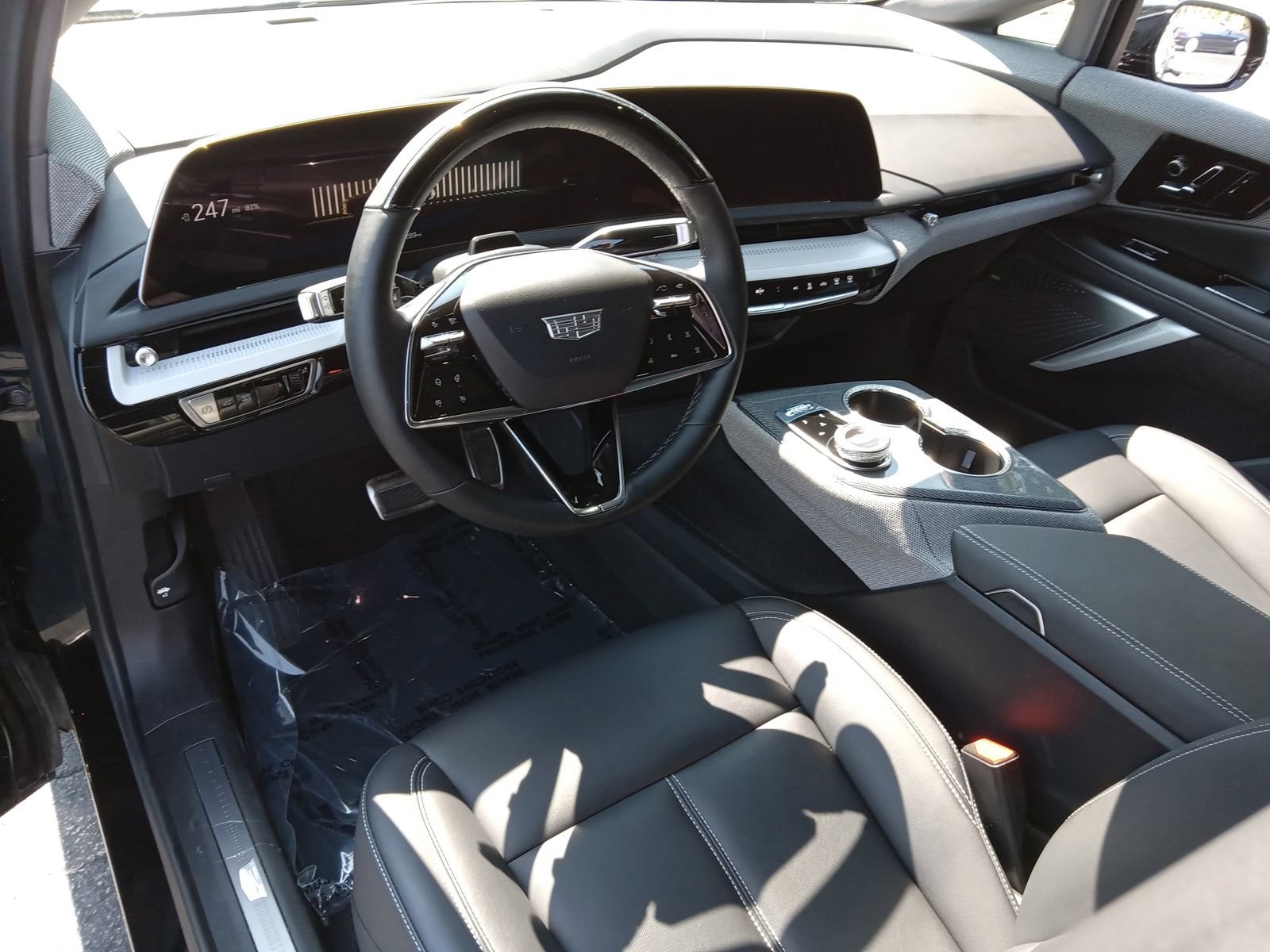 Used 2025 Cadillac Optiq Luxury 1 AWD/4WD image 12