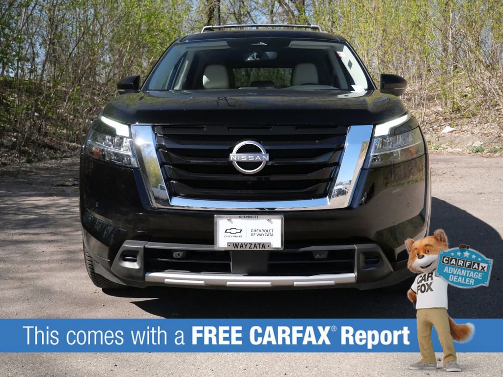 Used 2023 Nissan Pathfinder SL AWD/4WD image 2