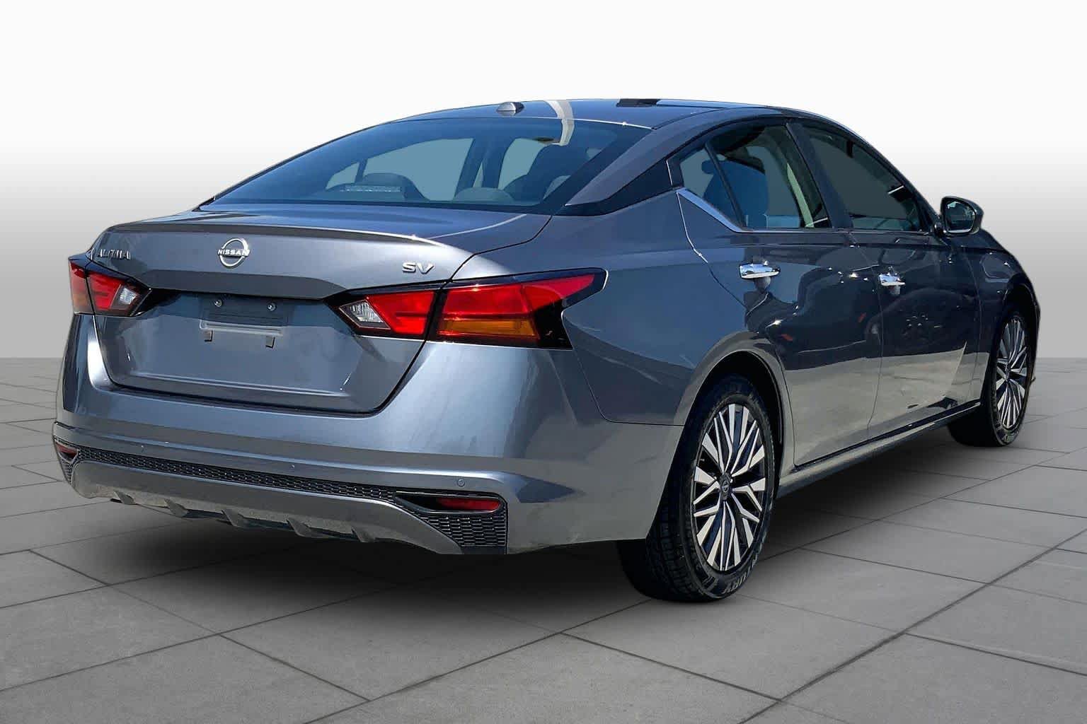 Used 2024 Nissan Altima 2.5 SV FWD image 13
