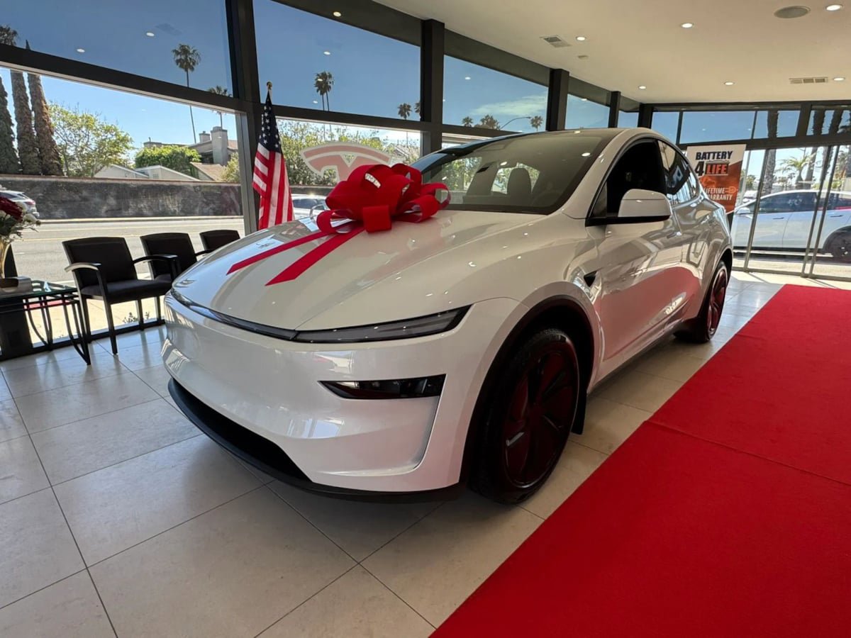 Used 2026 Tesla Model Y 2WD image 10