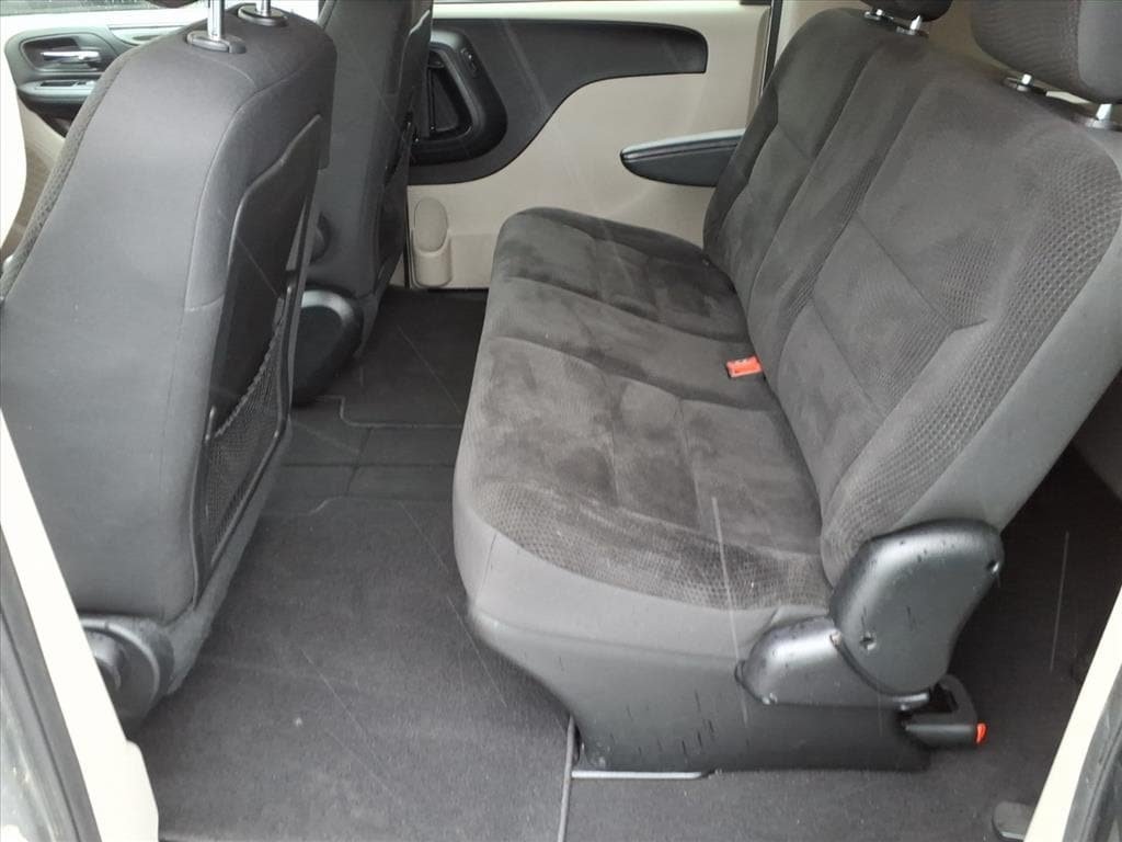 Used 2018 Dodge Grand Caravan SE w/ UConnect Hands-Free Group FWD image 12