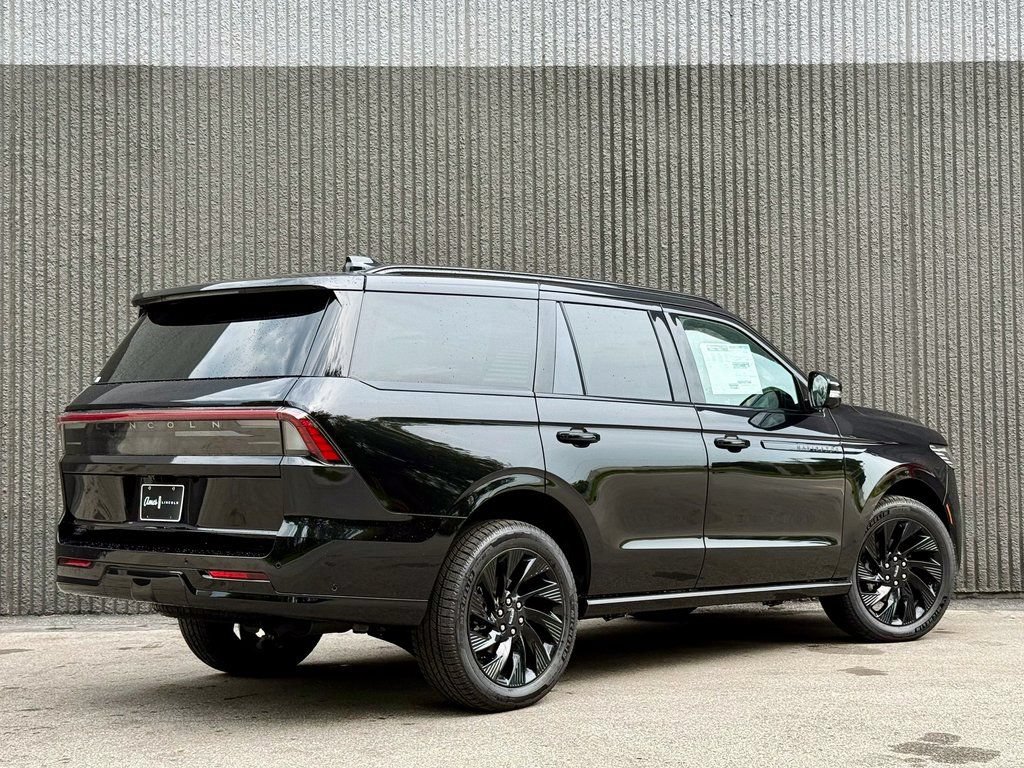 Used 2025 Lincoln Navigator Reserve w/ Jet Appearance Package AWD/4WD image 5